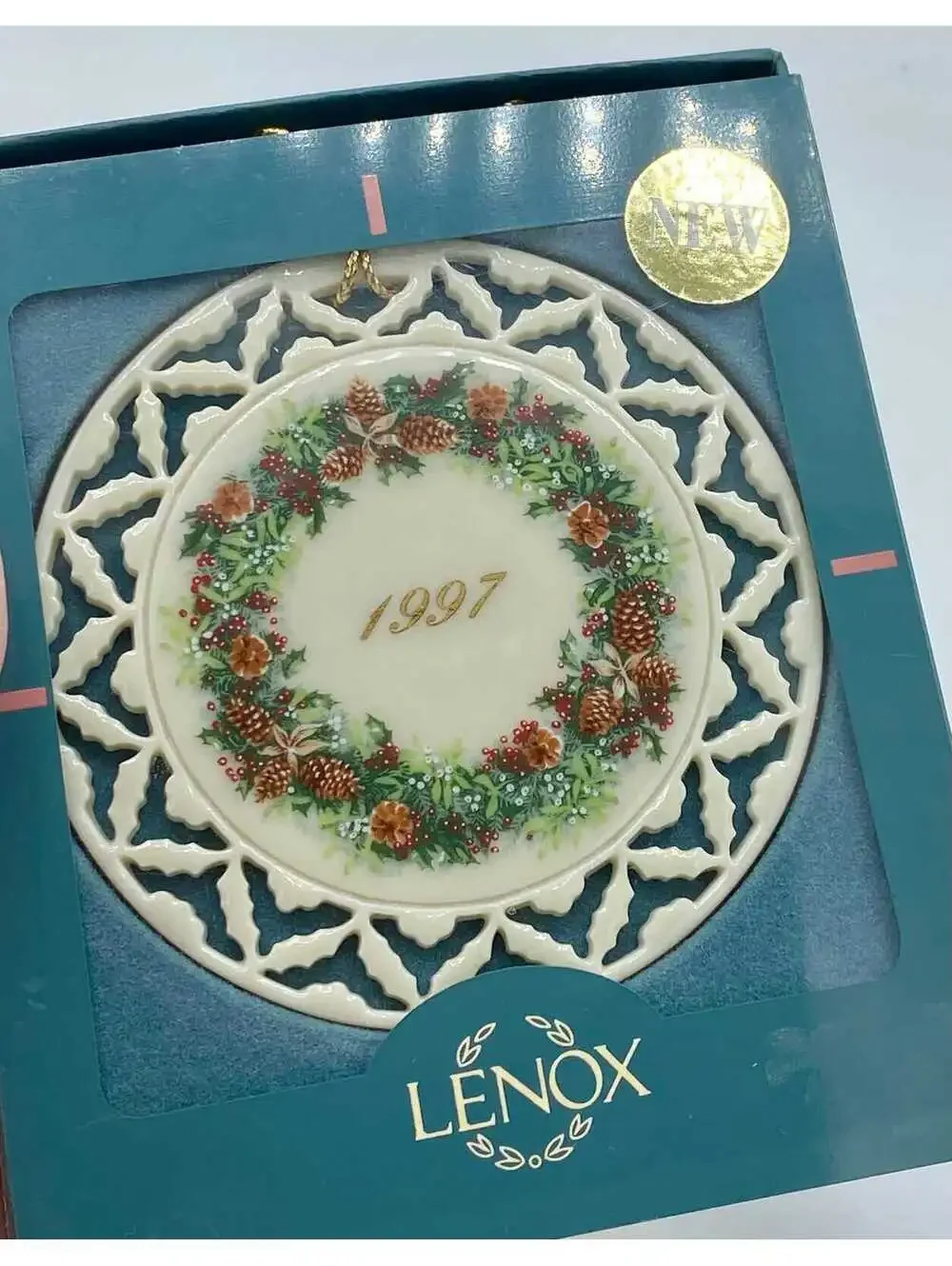 Vtg 1997 Lenox China Virginia First Colony Wreath Ornament in Box